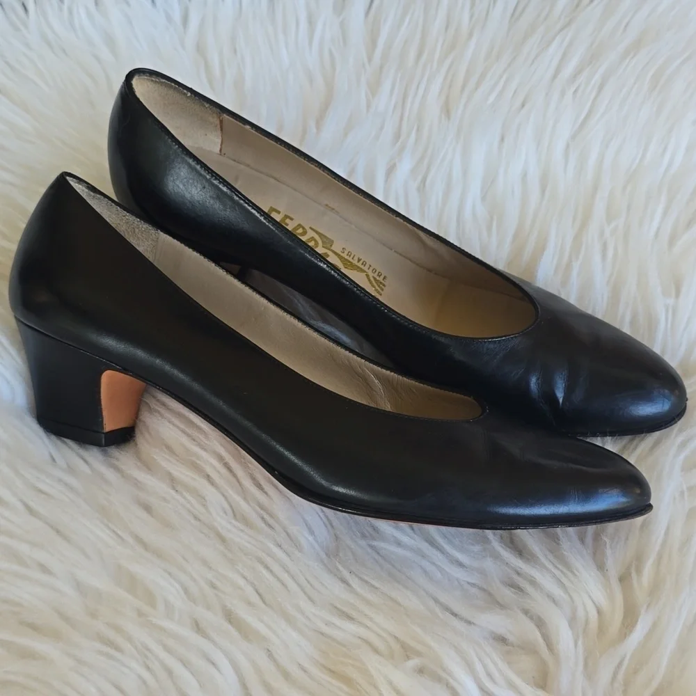 Vintage Salvatore Ferragamo Classic Black Leather Block Kitten Heels Pumps Sz.6